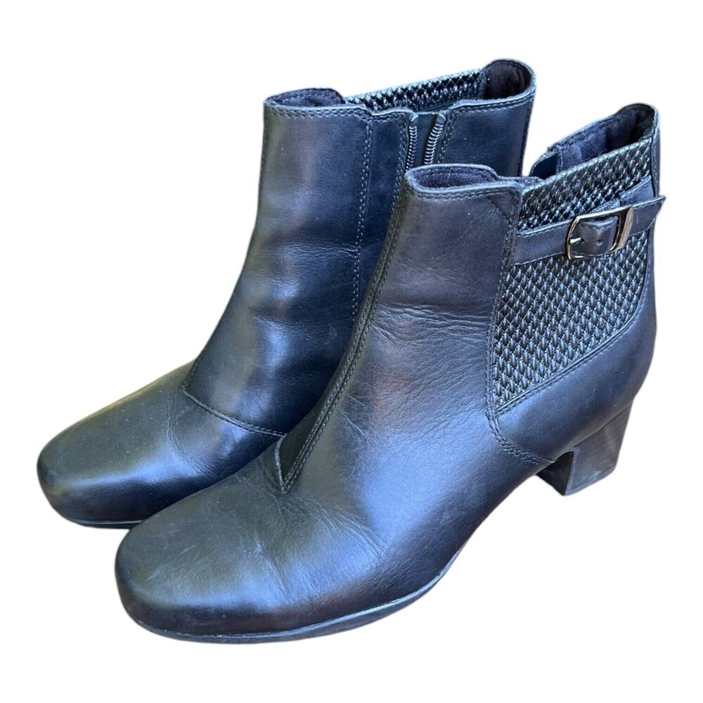 Women's Clarks Black Faux Leather Ankle Boots Heel Zip Up W/ Buckle Size 9M EUC